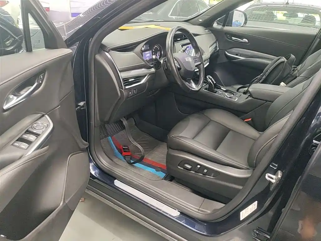 Cadillac XT4 2020 — фото 16