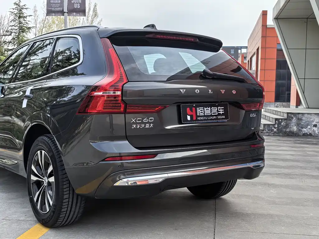 Volvo XC60 2022 — фото 21