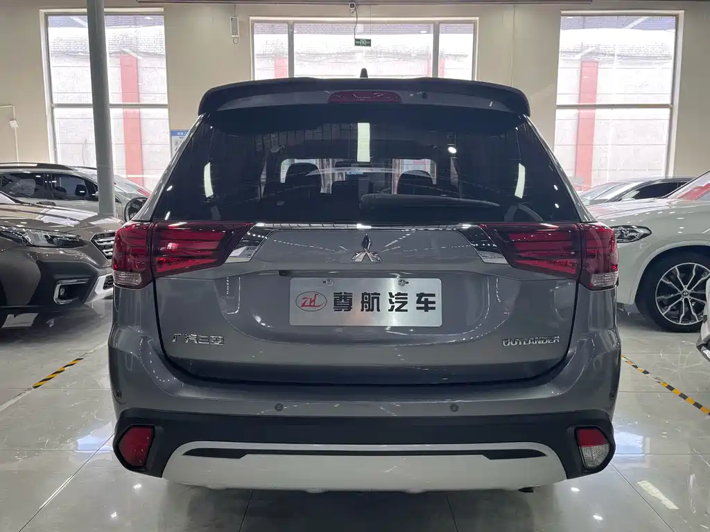 Mitsubishi Outlander 2019 — фото 6