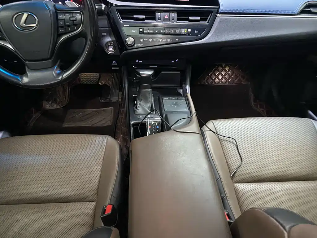 Lexus ES 2022 — фото 17