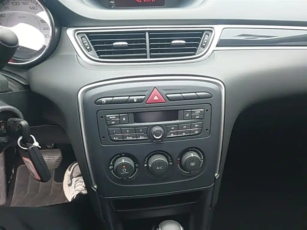 Peugeot 308 2016 — фото 13