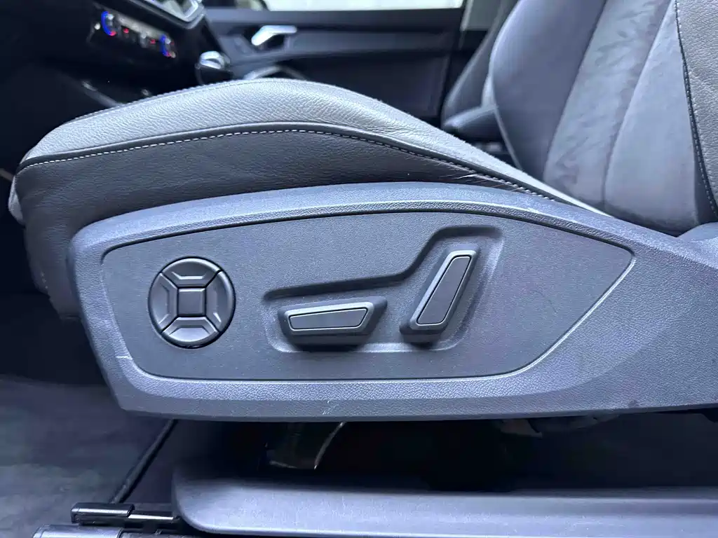 Audi Q3 2021 — фото 15