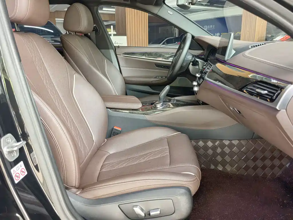 BMW 5 Series 2022 — фото 13