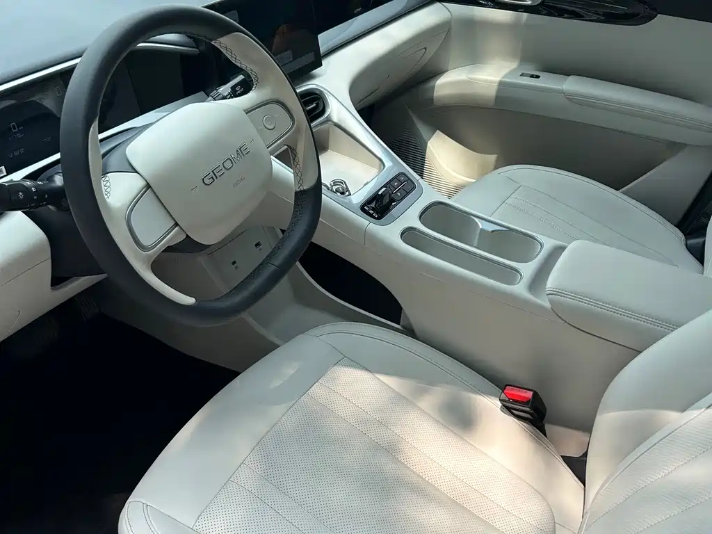 Geely Galaxy Starwish 2025 — фото 4