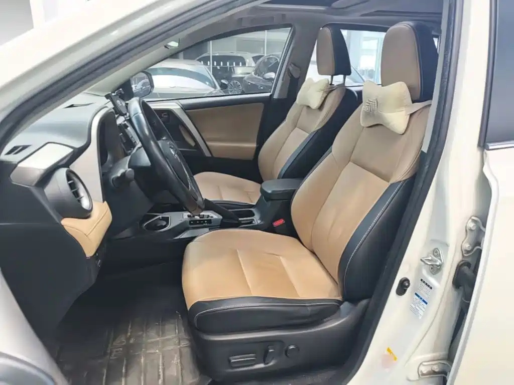 Toyota RAV4 2017 — фото 15