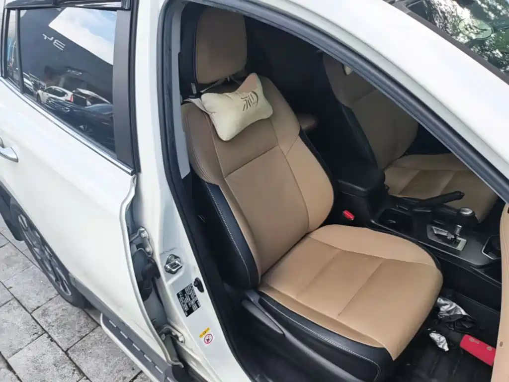 Toyota RAV4 2017 — фото 25