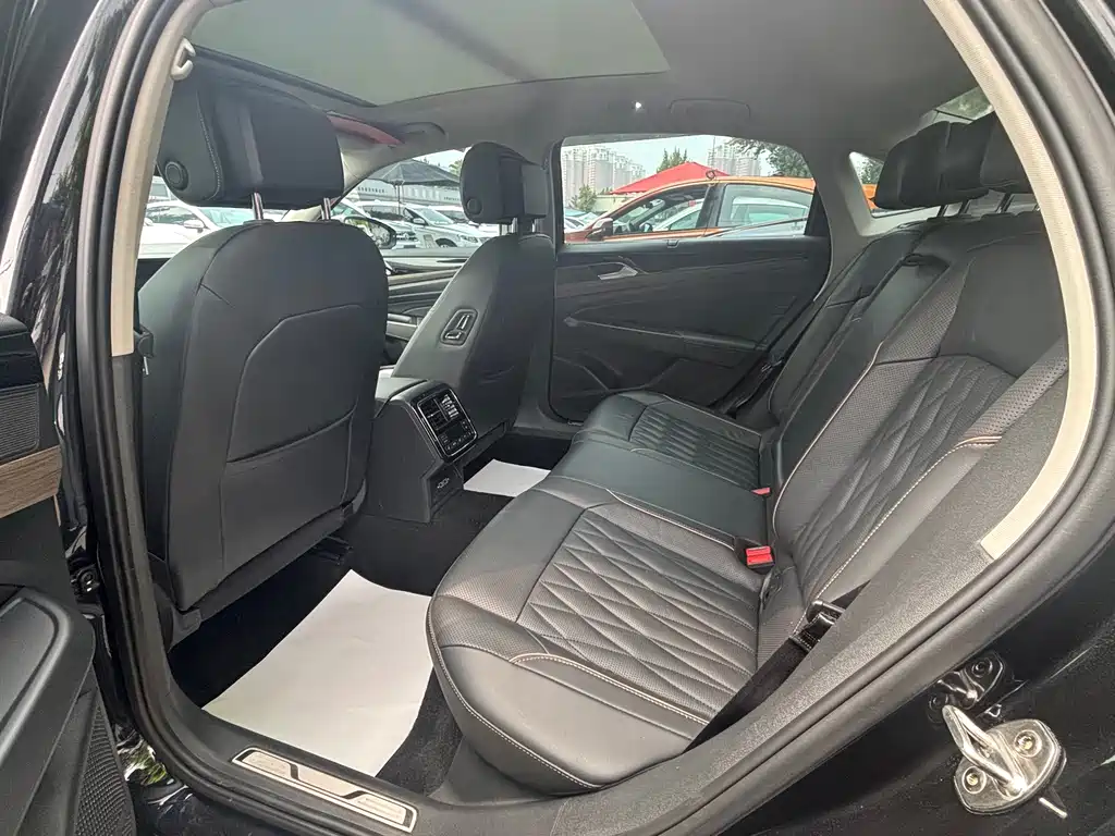 Volkswagen Passat 2019 — фото 12