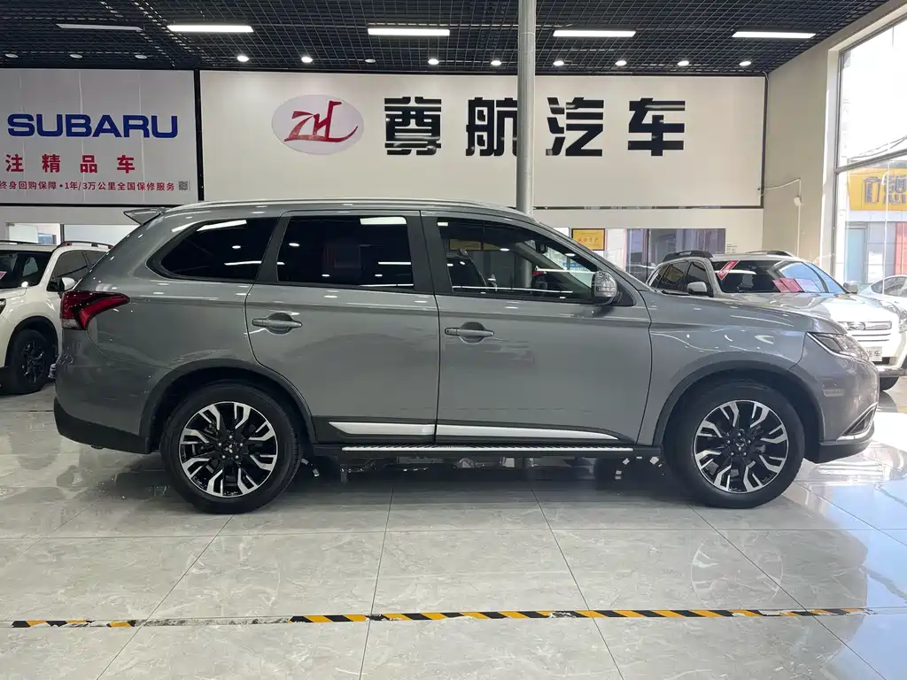 Mitsubishi Outlander 2019 — фото 8