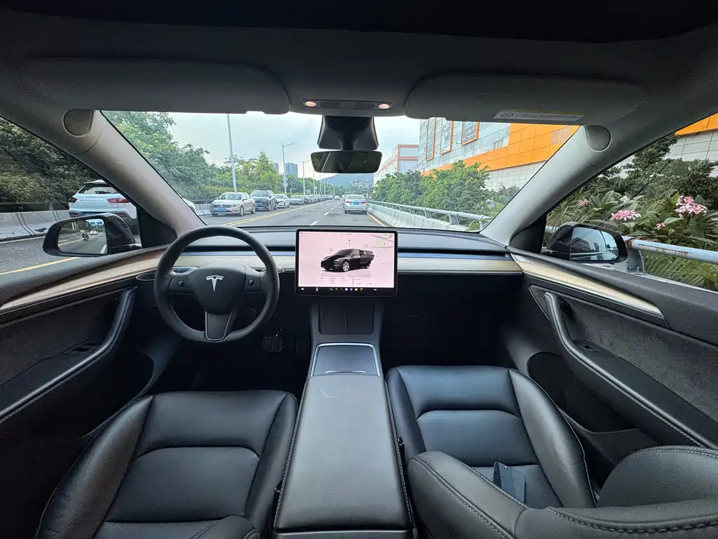 Tesla Model Y 2023 — фото 10