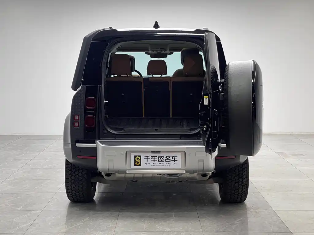 Land Rover Defender 2024 — фото 10