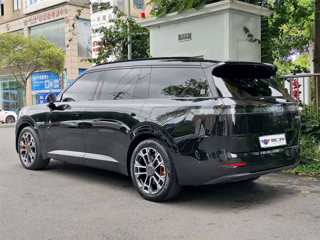Lynk & Co 900 2025