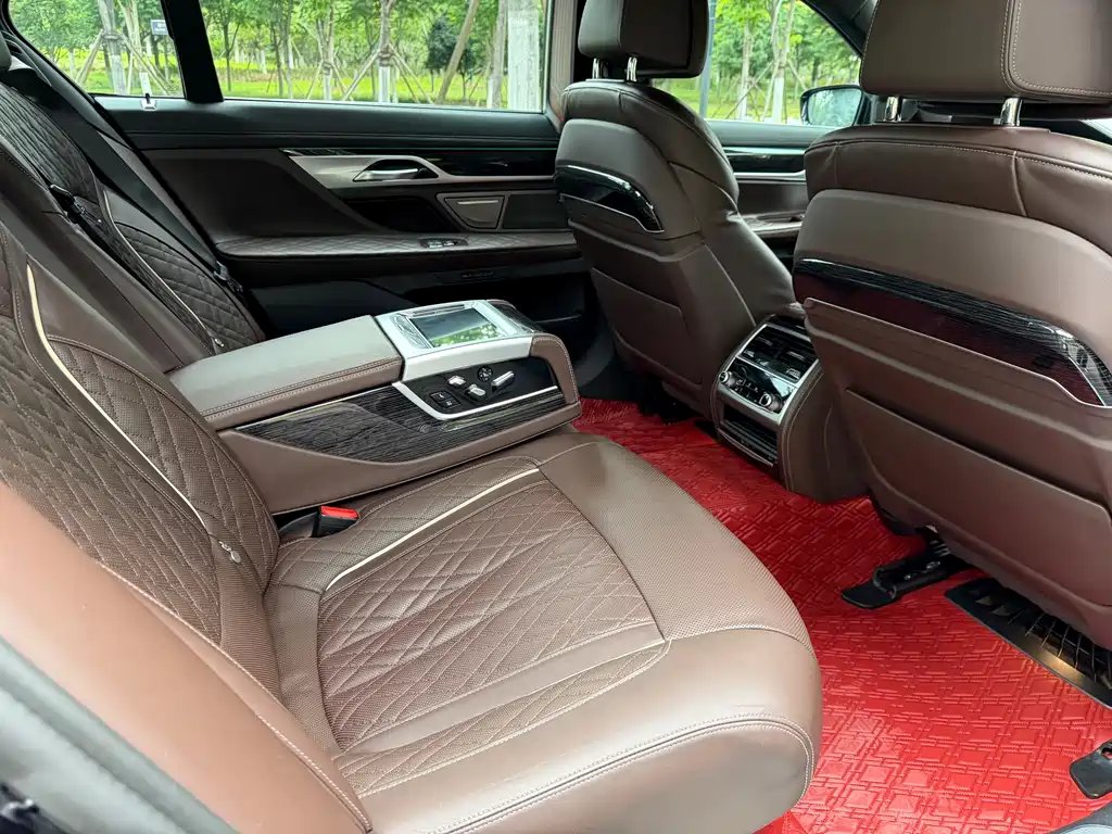 BMW 7 Series 2020 — фото 12