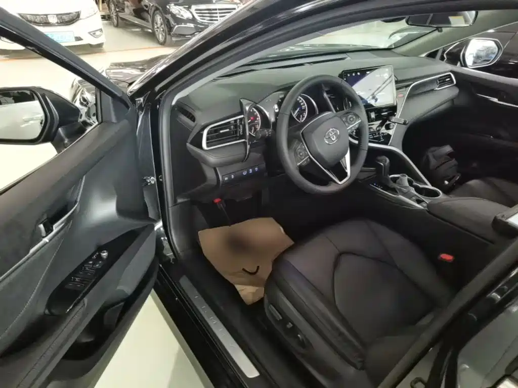 Toyota Camry 2022 — фото 16