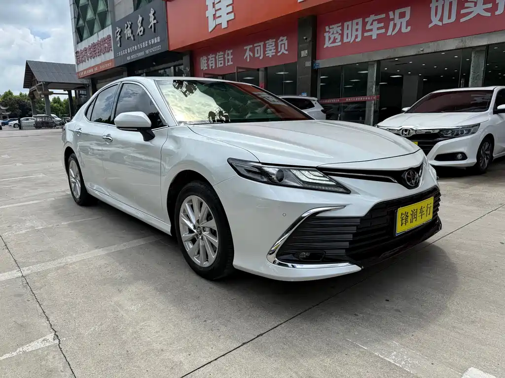 Toyota Camry 2022 — фото 3
