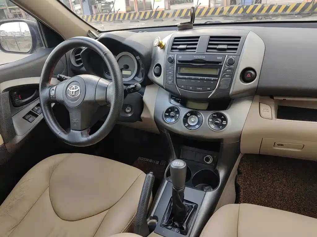 Toyota RAV4 2012 — фото 16