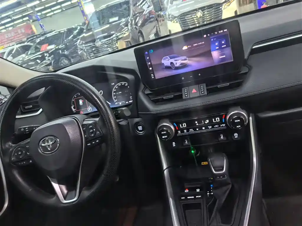 Toyota RAV4 2023 — фото 15