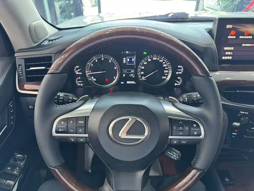 Lexus LX 2017