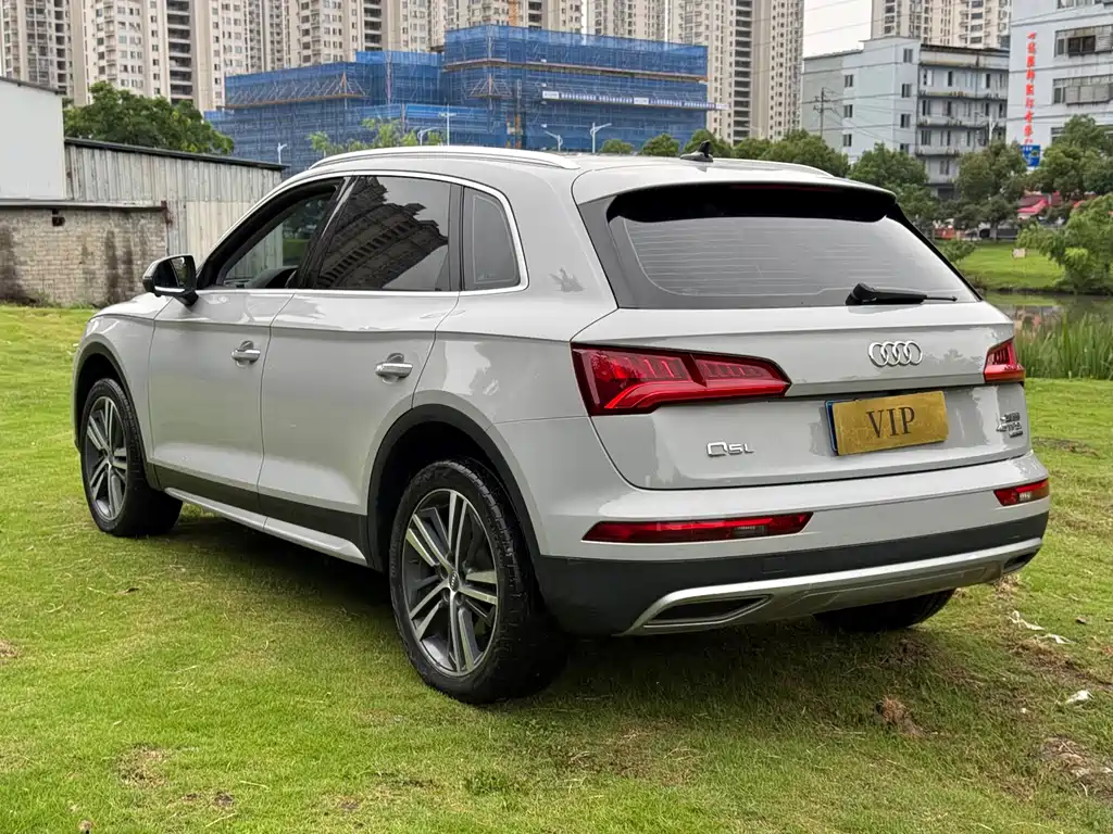 Audi Q5L 2020 — фото 6