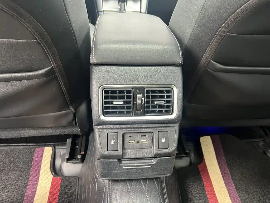 Subaru Legacy 2018 — фото 12