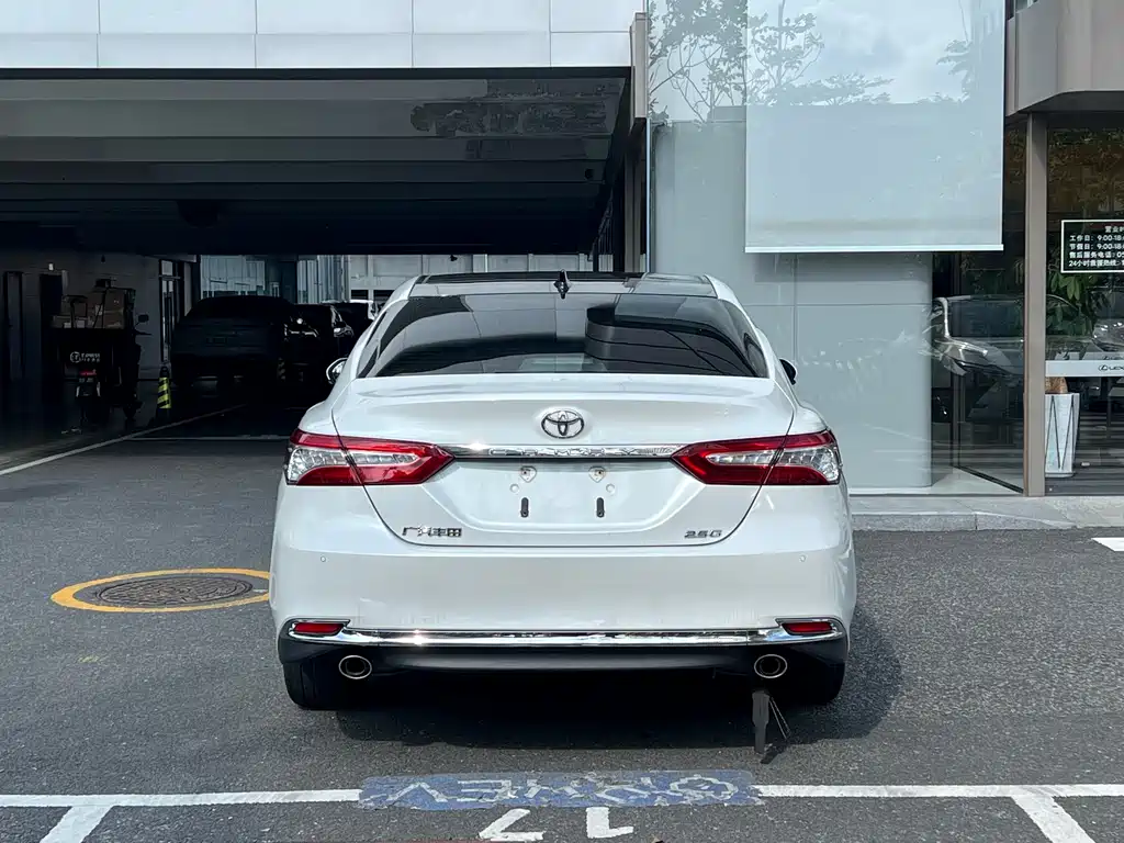 Toyota Camry 2023 — фото 8