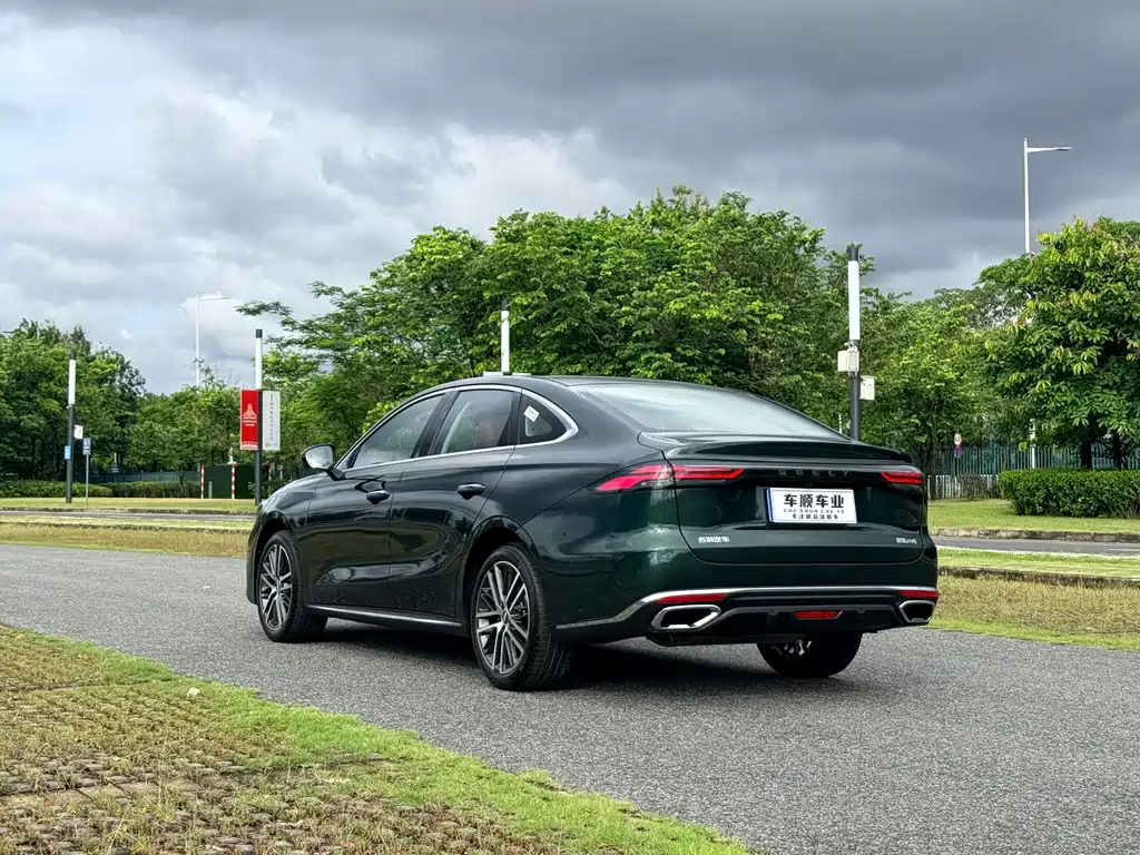 Geely Emgrand 2025