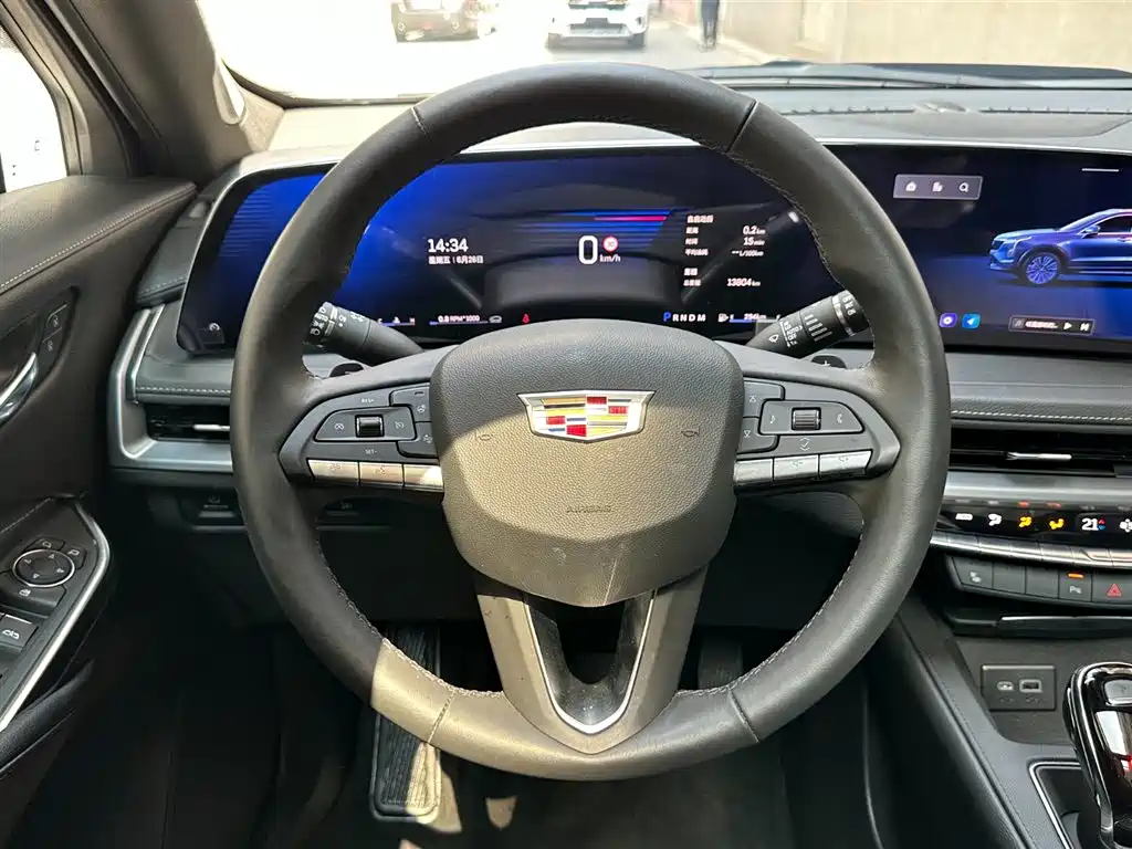 Cadillac XT4 2024 — фото 12