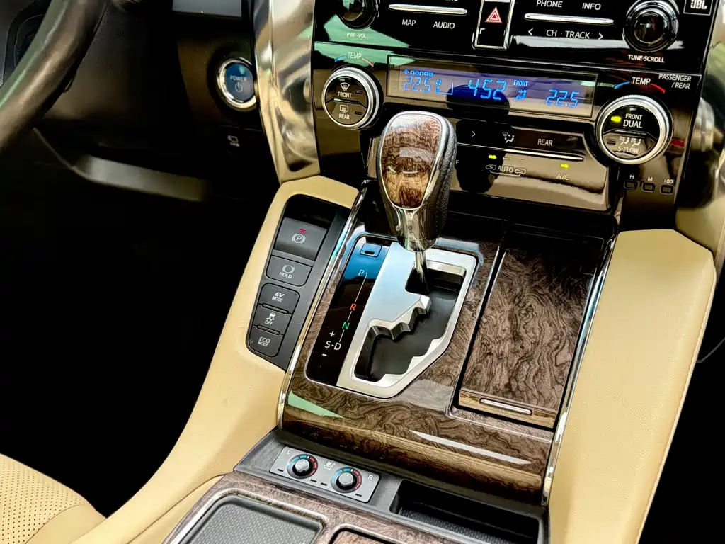 Toyota Alphard 2021 — фото 17