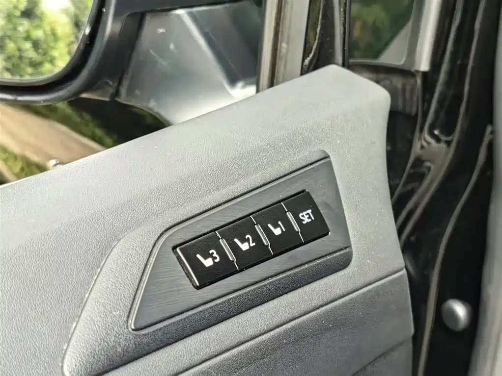Toyota Vellfire 2020 — фото 18