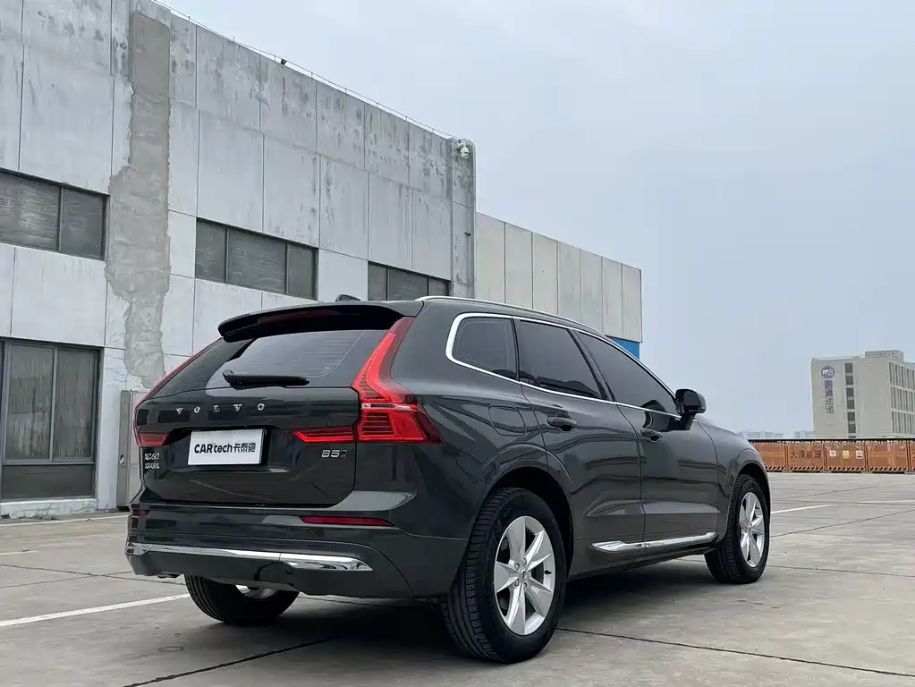 Volvo XC60 2021 — фото 9