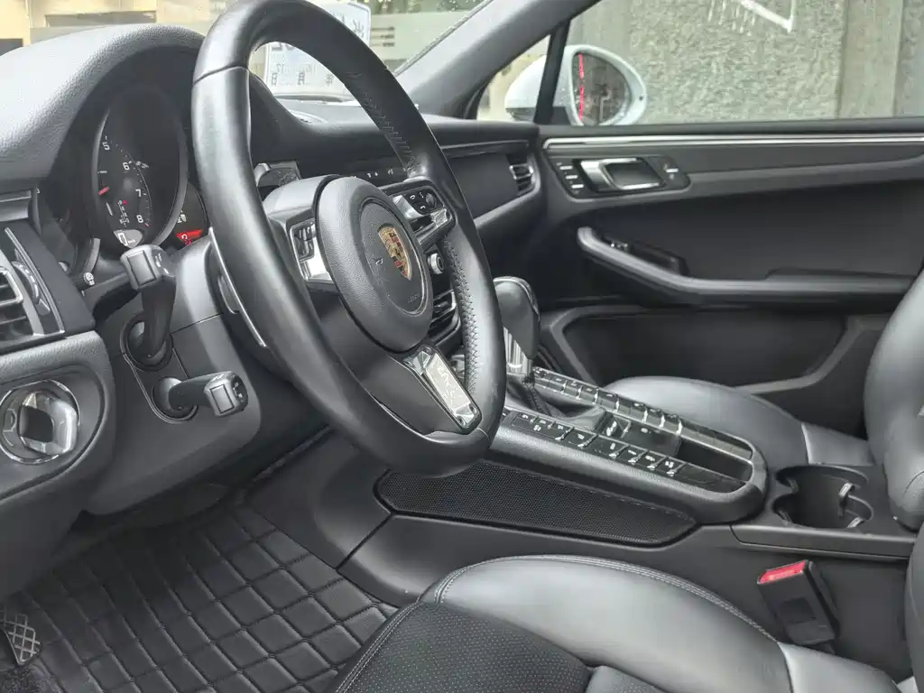 Porsche Macan 2021