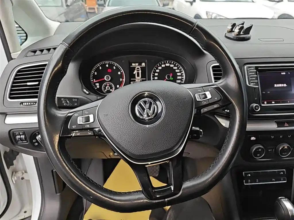 Volkswagen Sharan 2017 — фото 11