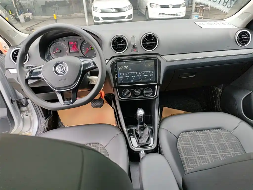 Volkswagen Jetta 2018 — фото 10