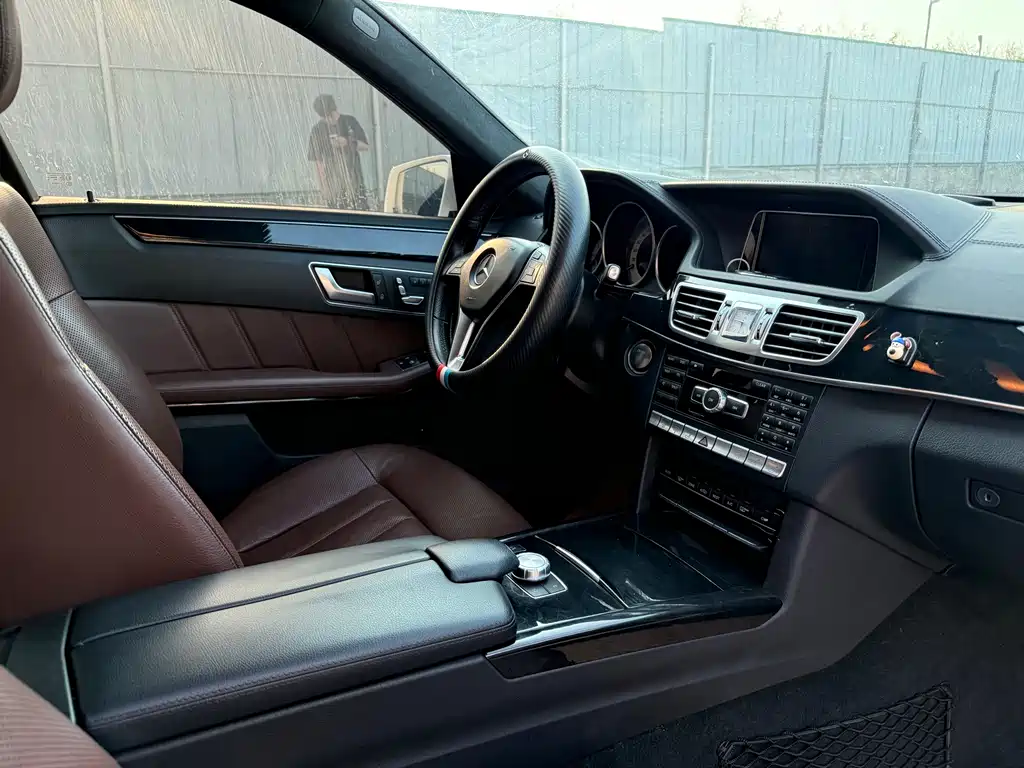 Mercedes-Benz E-Class 2014 — фото 23