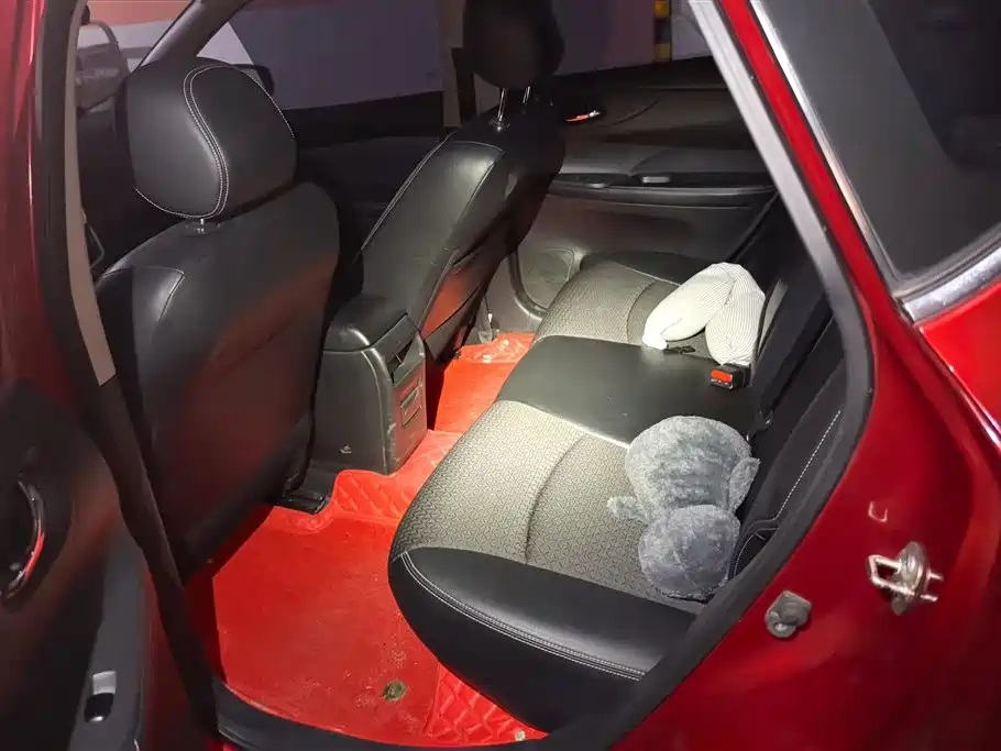 Nissan Tiida 2018 — фото 11