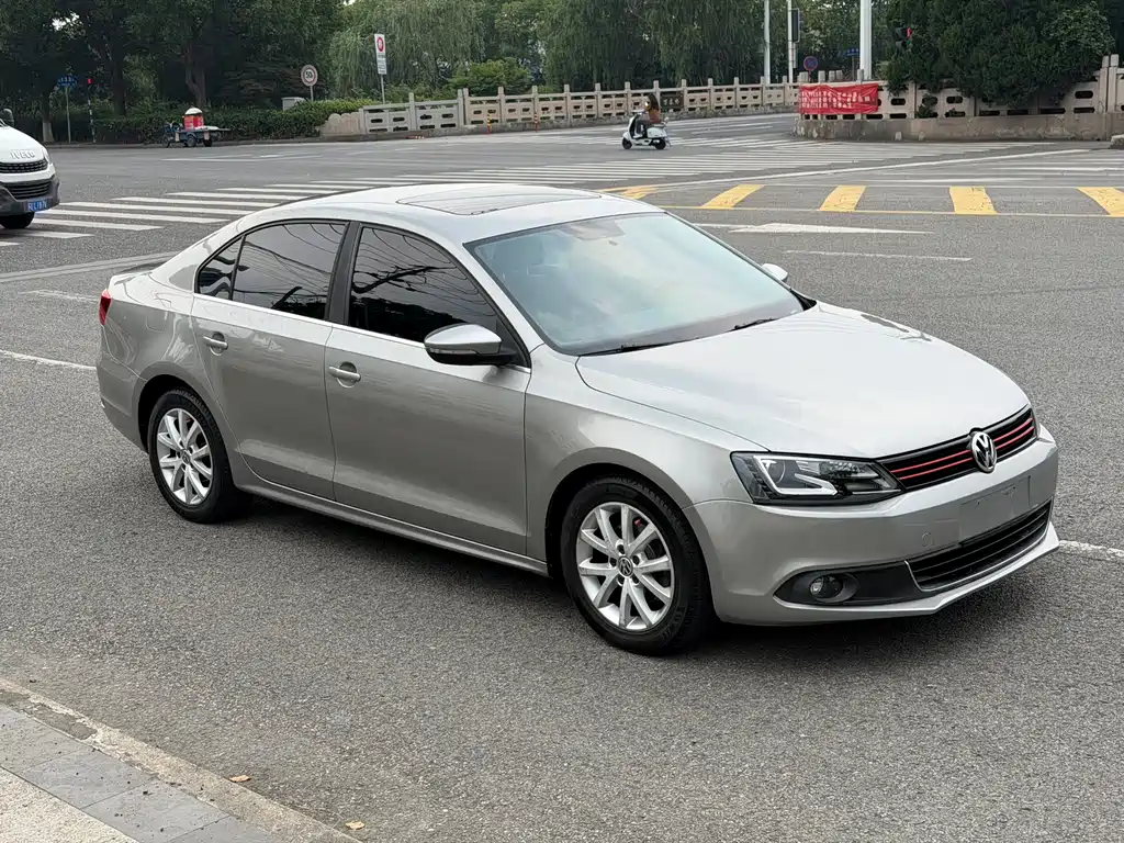 Volkswagen Sagitar 2012