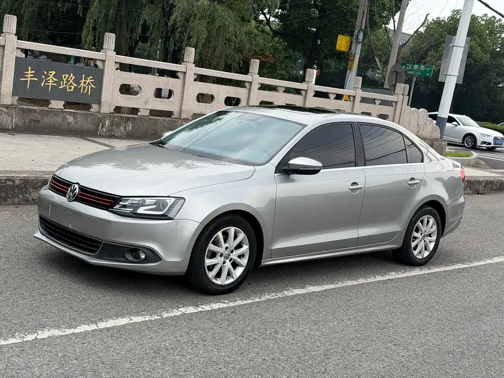 Volkswagen Sagitar 2012