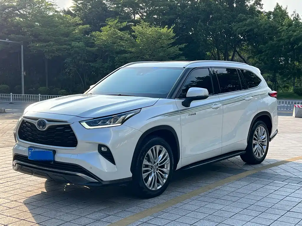 Toyota Highlander 2021 — фото 1