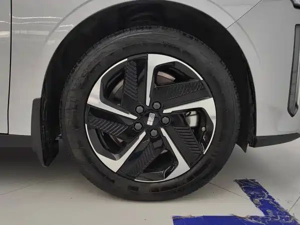 Geely Galaxy L6 2025