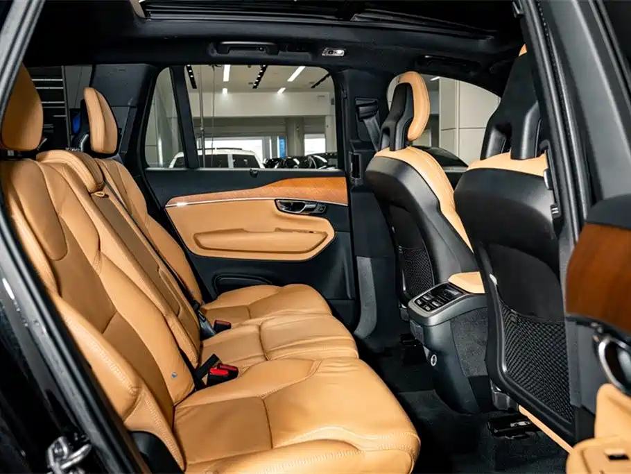 Volvo XC90 2018 — фото 23