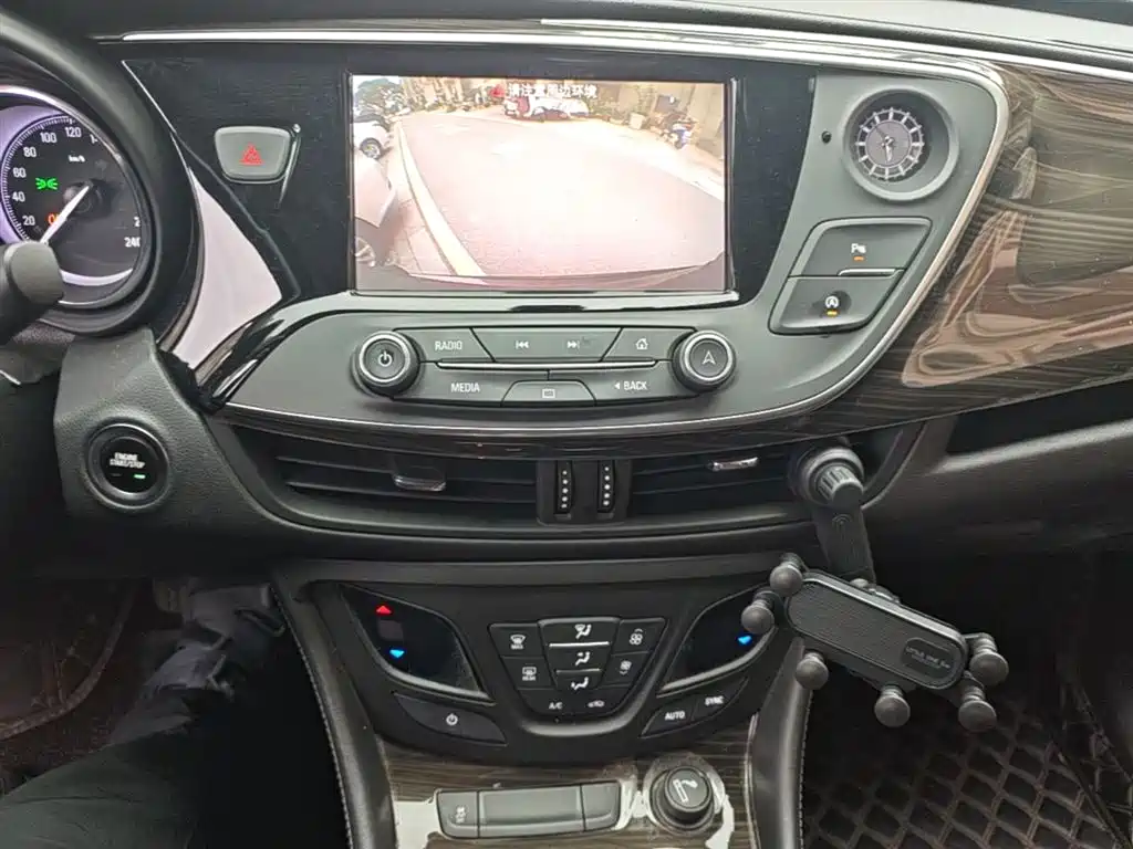 Buick Envision Plus 2020 — фото 13
