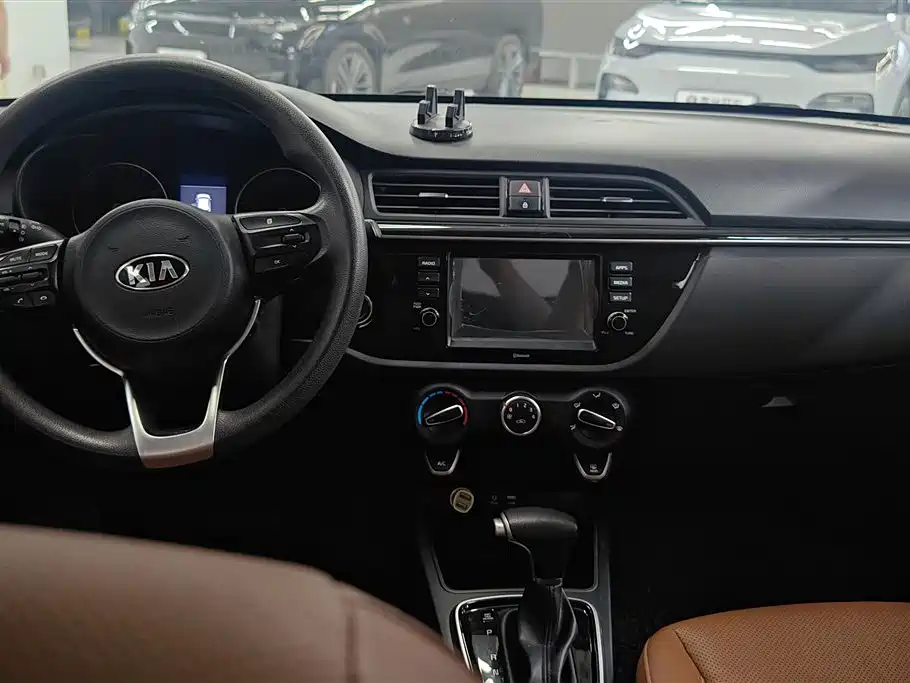Kia KX Cross 2018 — фото 12