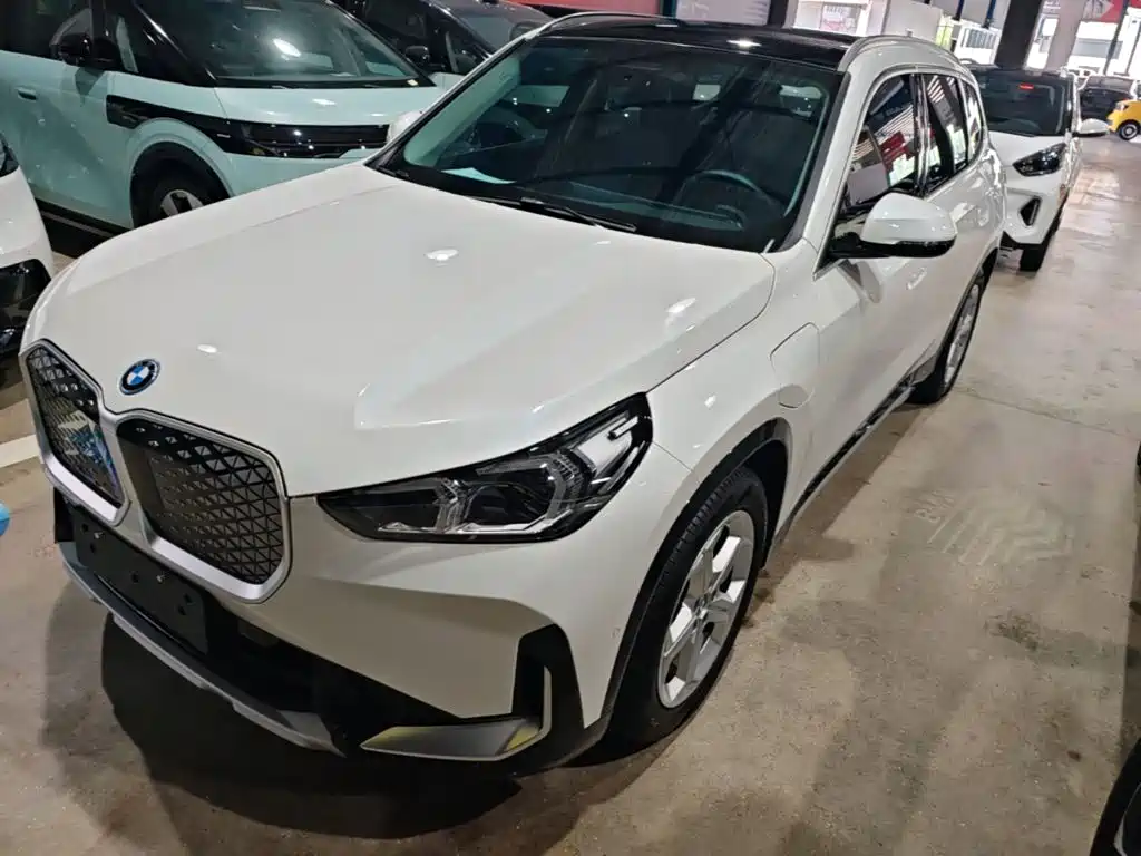 BMW iX1 2025