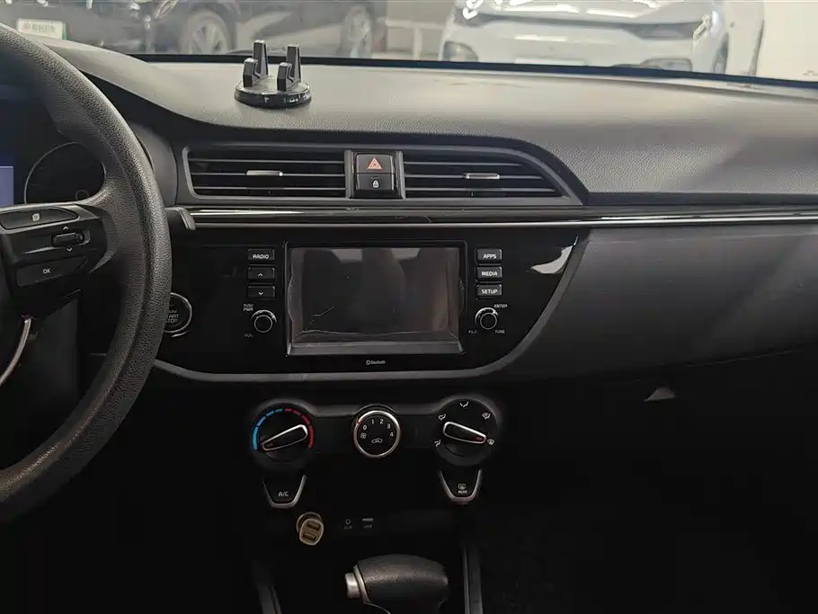 Kia KX Cross 2018 — фото 13