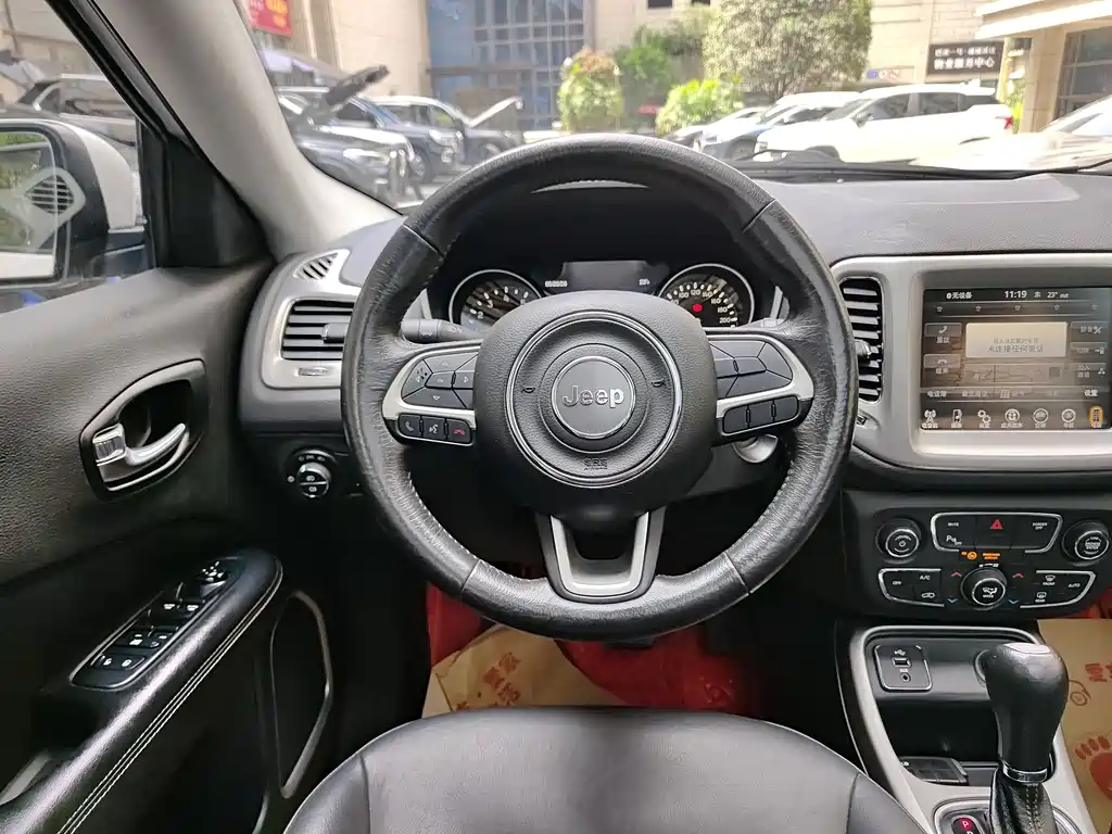 Jeep Compass 2018 — фото 12