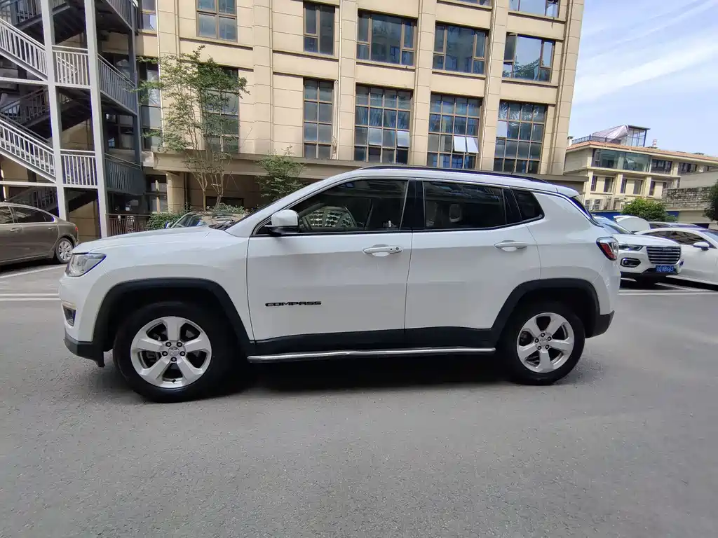 Jeep Compass 2018 — фото 7