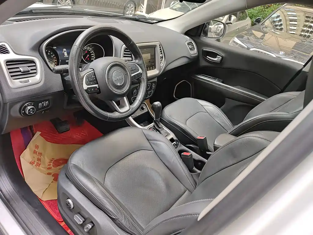 Jeep Compass 2018 — фото 14