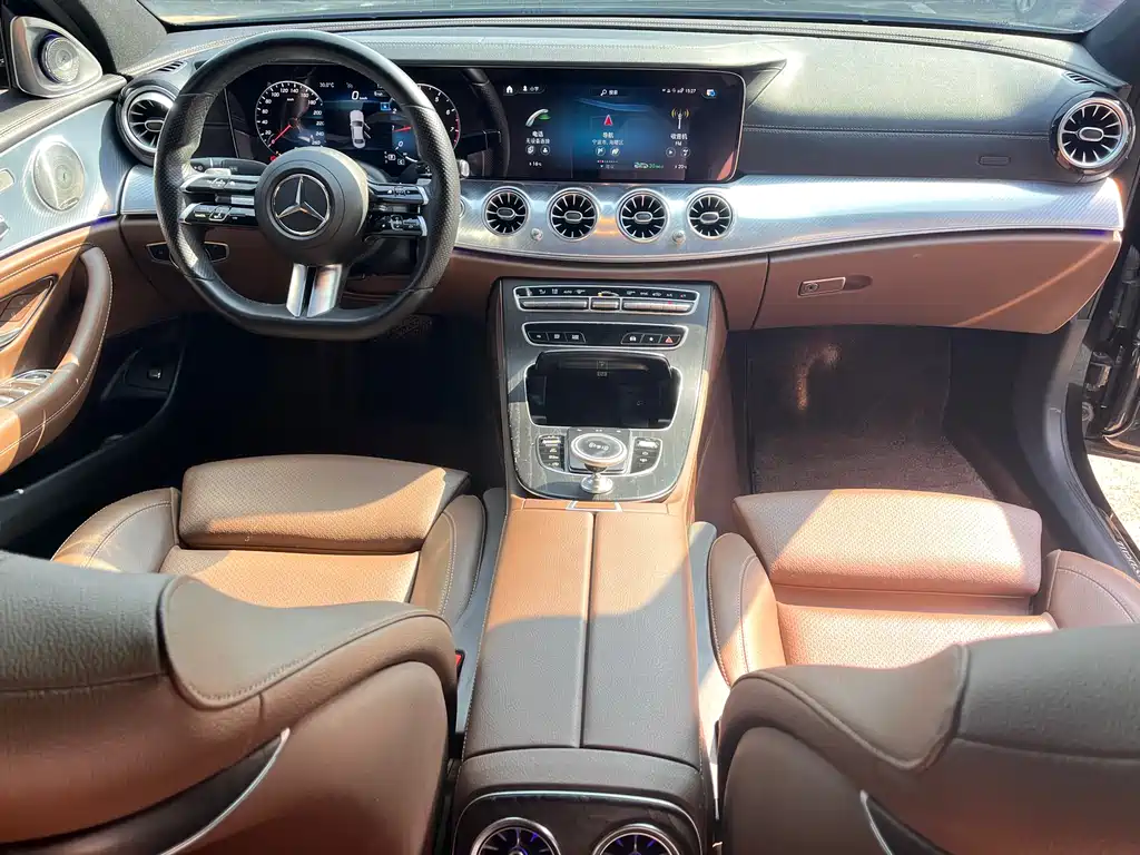 Mercedes-Benz E-Class 2022 — фото 12