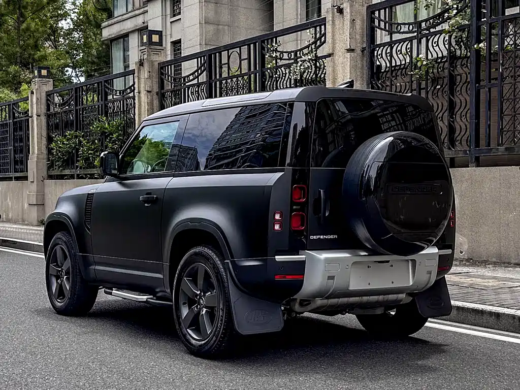 Land Rover Defender 2023 — фото 4