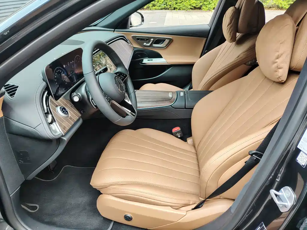 Mercedes-Benz E-Class 2025 — фото 10