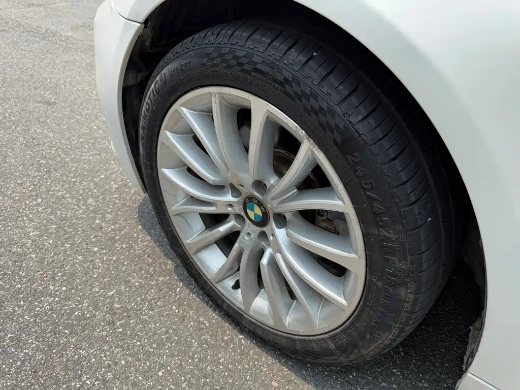 BMW 5 Series 2017 — фото 10